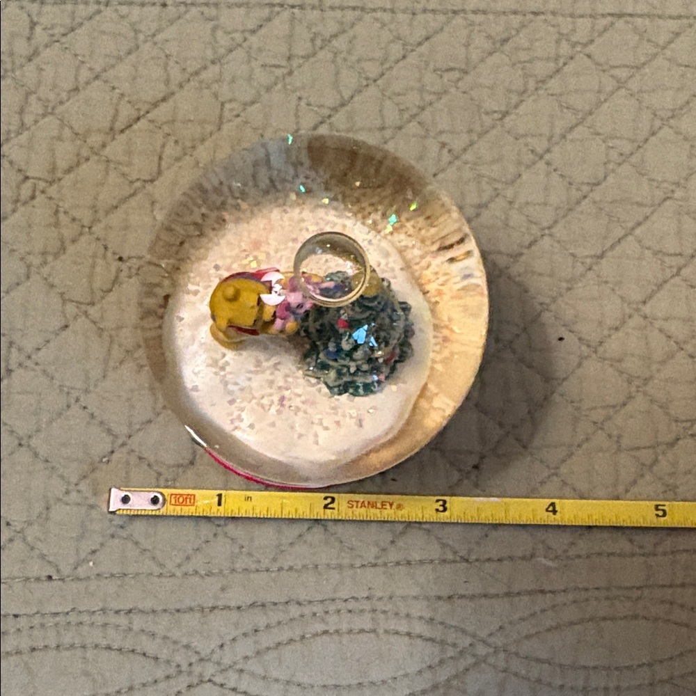 Hallmark 2006 Snow Globe Christmas Winnie The Pooh and Piglet. - Picture 4 of 5